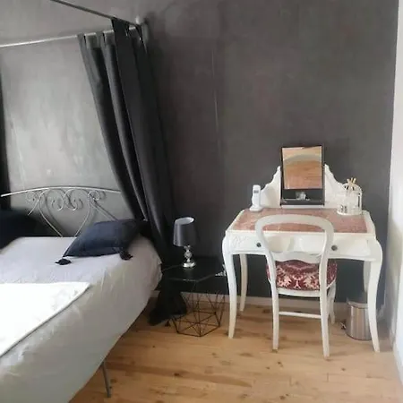 La Roche Paisible Ferienhaus Saint-Julien-de-Coppel